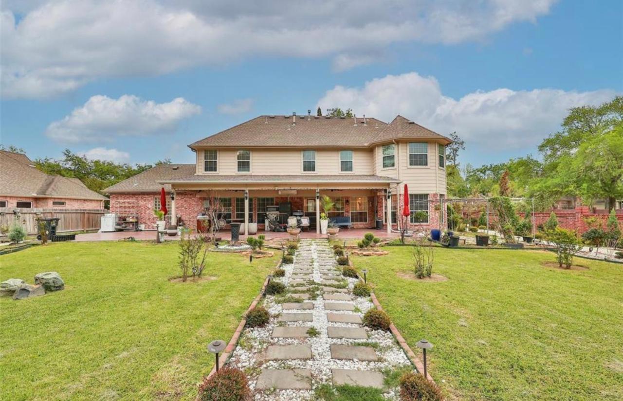 Afra With Huge Garden Houston, Texas *