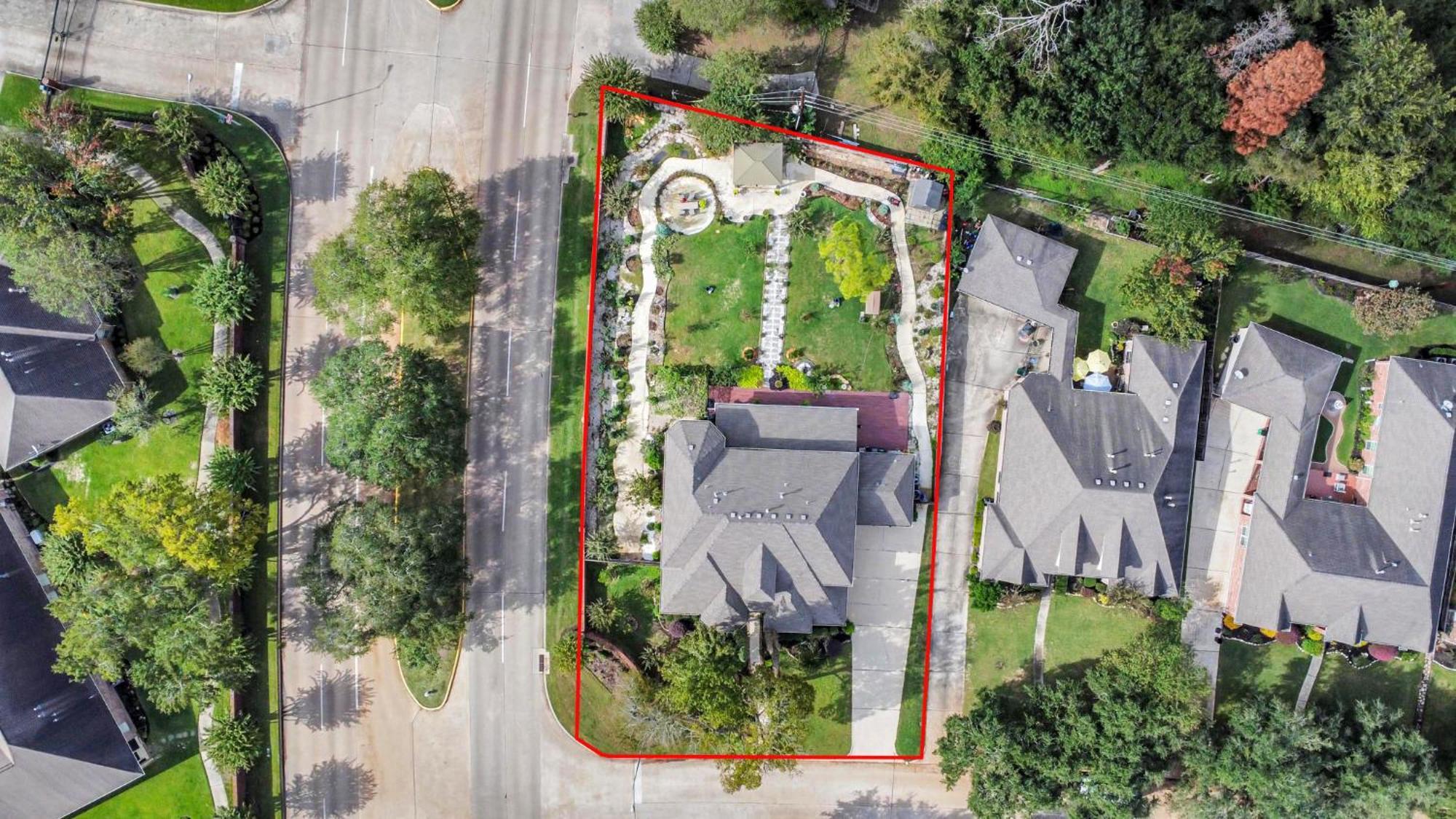 Afra With Huge Garden Houston, Texas Villa