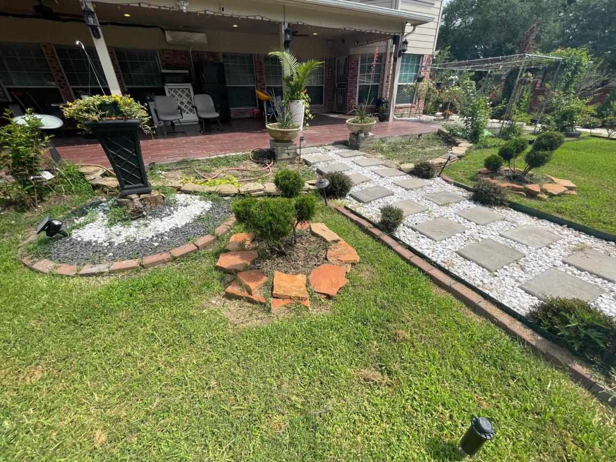 Afra With Huge Garden Houston, Texas Villa Houston